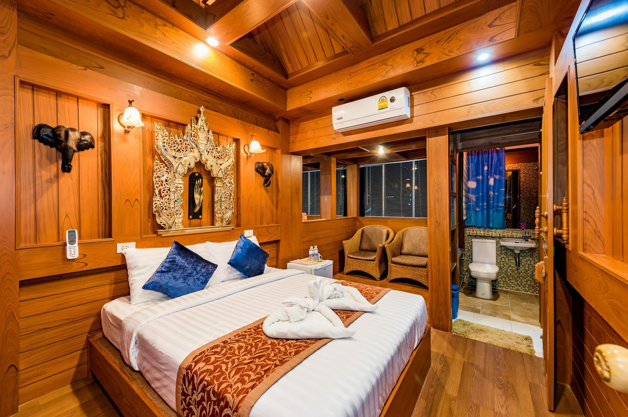 Baan Ratchapruek Villa Phuket Exteriör bild